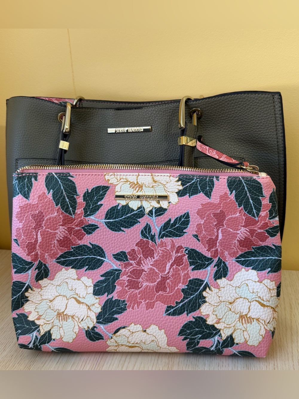 NWT Steve Madden Bdonna Double Pocket Green Magnetic Closure Tote